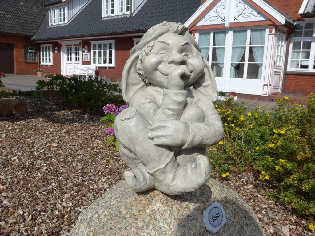 Gasthaus Knudsen Utersum Bagian luar foto