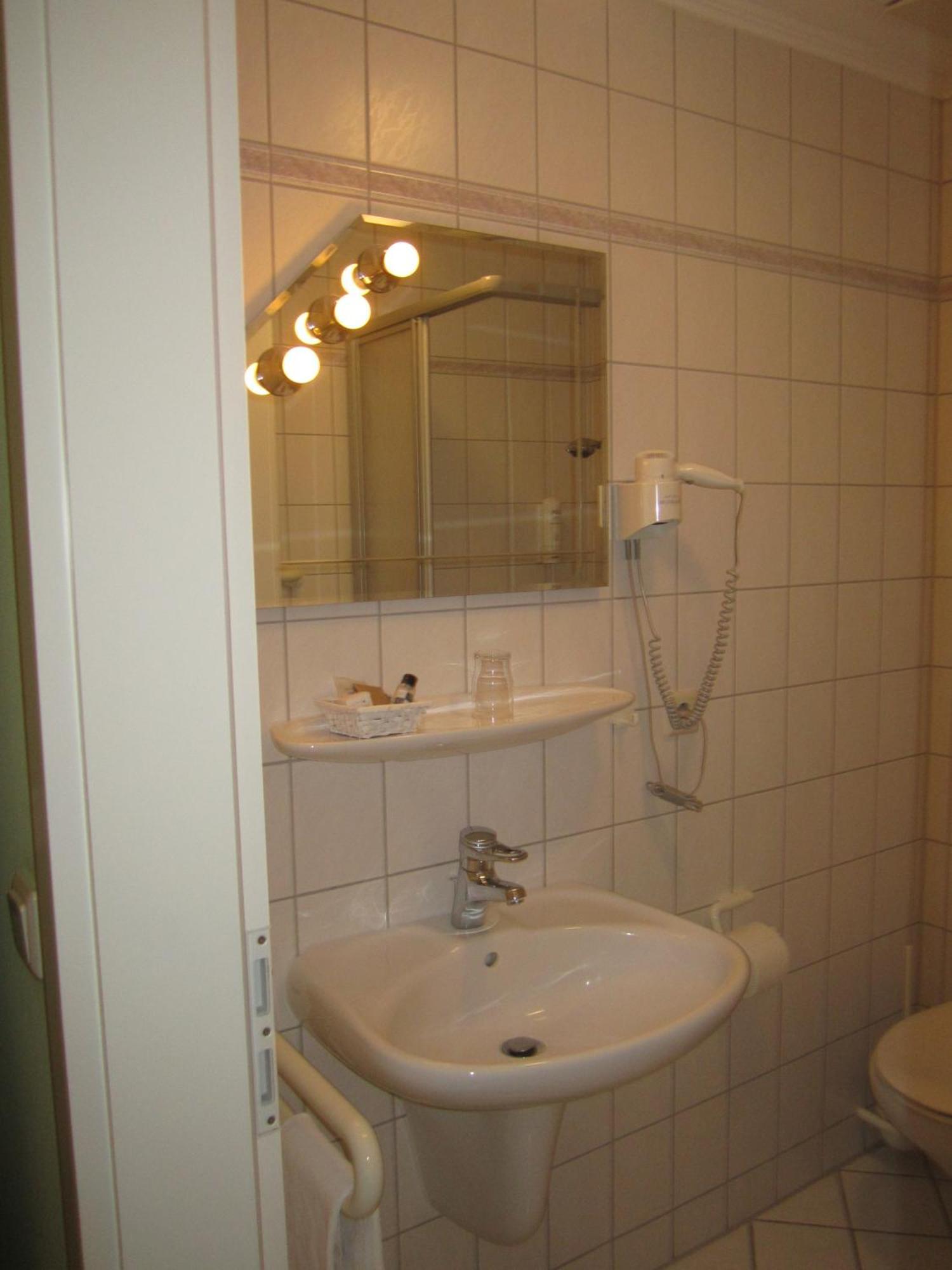 Gasthaus Knudsen Utersum Bagian luar foto