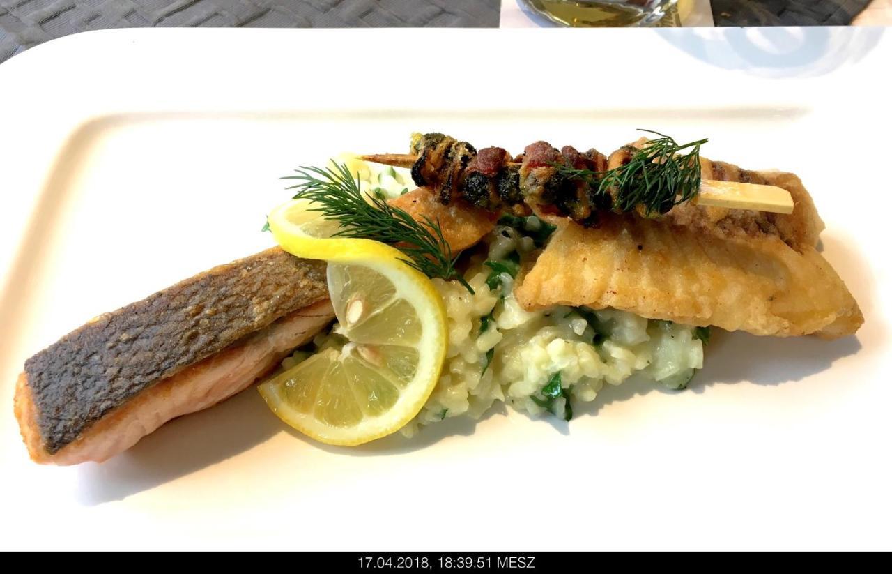 Gasthaus Knudsen Utersum Bagian luar foto