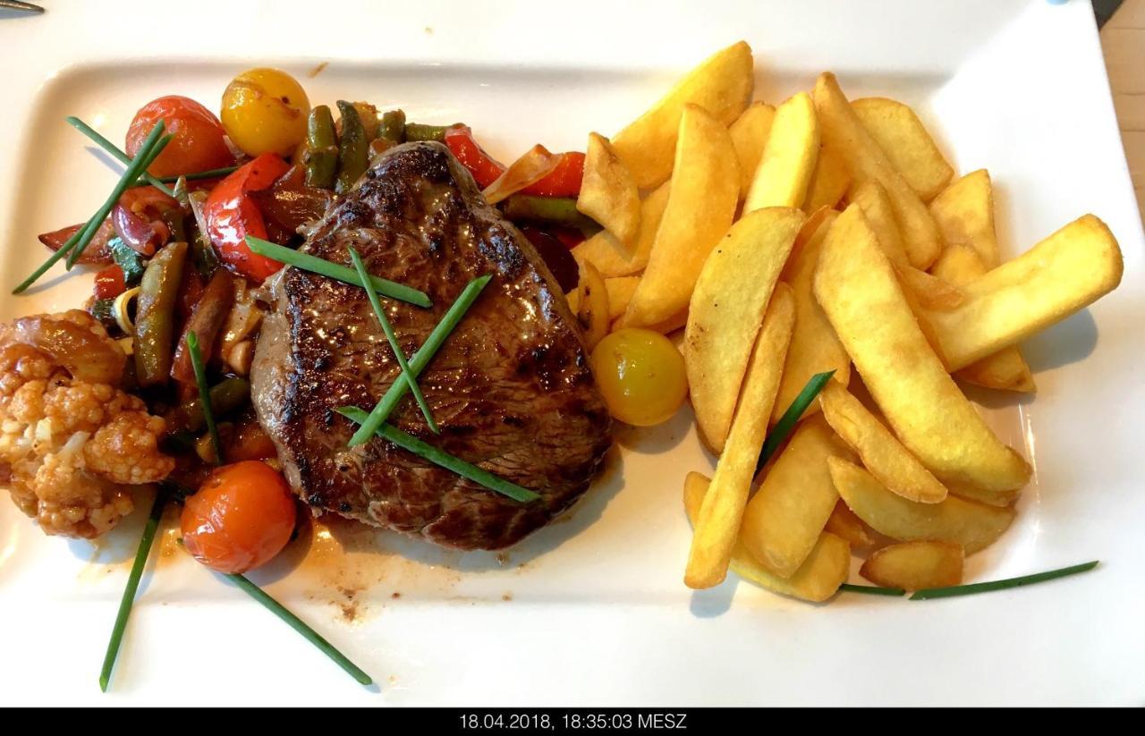 Gasthaus Knudsen Utersum Bagian luar foto